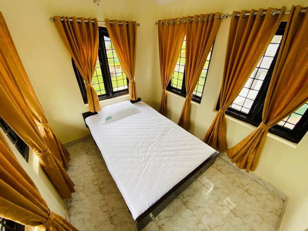 Bob Lesiure Hotel Ooty Exterior foto